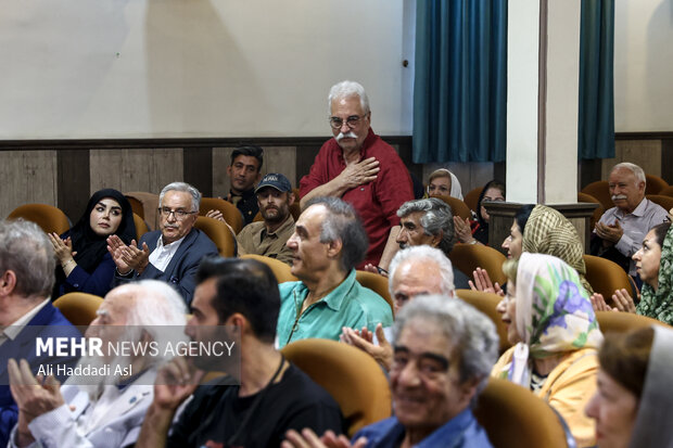 هادی مرزبان در آئین پاسداشت و تکریم هنرمندان پیشکسوت متولد اردیبهشت ماه