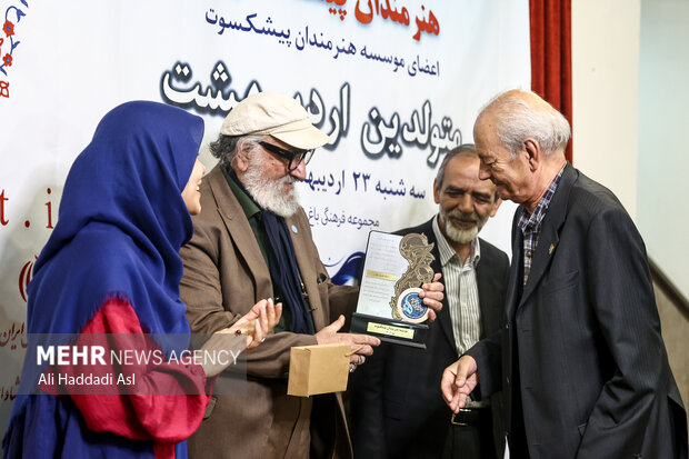 آئین پاسداشت و تکریم هنرمندان پیشکسوت متولد اردیبهشت ماه
