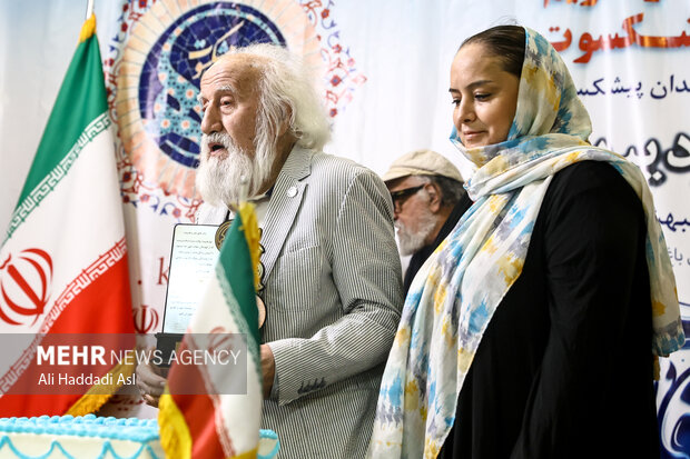 آئین پاسداشت و تکریم هنرمندان پیشکسوت متولد اردیبهشت ماه