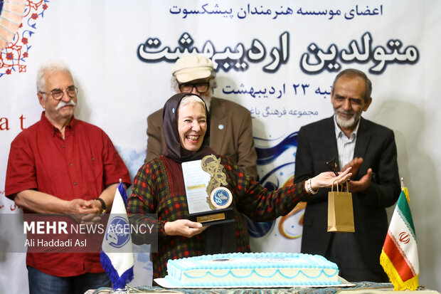 آئین پاسداشت و تکریم هنرمندان پیشکسوت متولد اردیبهشت ماه
