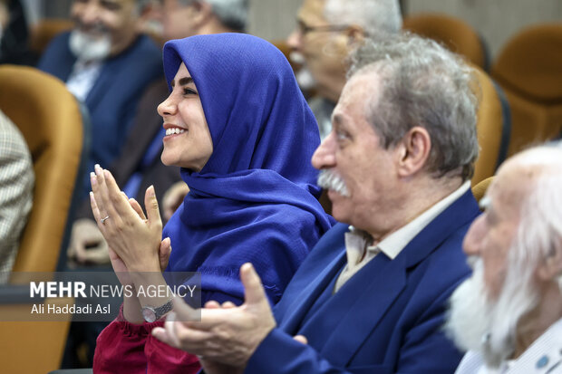 نادره رضایی در آئین پاسداشت و تکریم هنرمندان پیشکسوت متولد اردیبهشت ماه