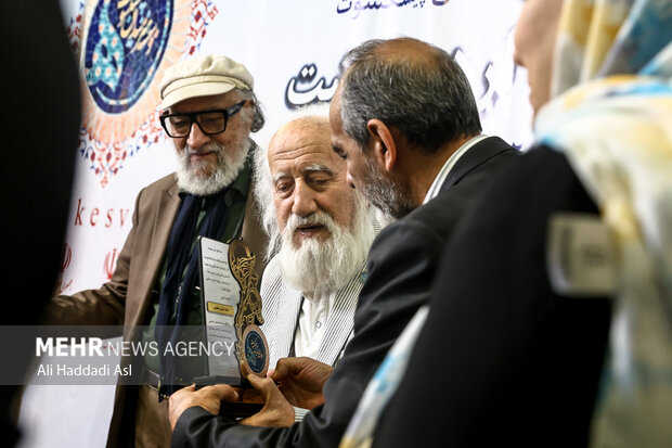 آئین پاسداشت و تکریم هنرمندان پیشکسوت متولد اردیبهشت ماه