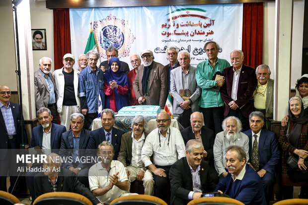 آئین پاسداشت و تکریم هنرمندان پیشکسوت متولد اردیبهشت ماه