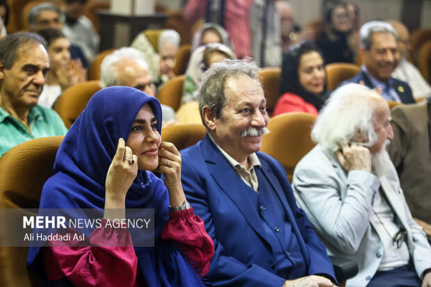 نادره رضایی در آئین پاسداشت و تکریم هنرمندان پیشکسوت متولد اردیبهشت ماه