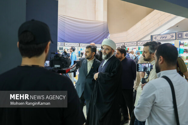 بازدید رئیس سازمان تبلیغات اسلامی از سی و ششمین نمایشگاه بین المللی کتاب