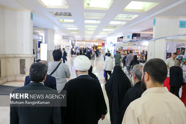 بازدید رئیس سازمان تبلیغات اسلامی از سی و ششمین نمایشگاه بین المللی کتاب
