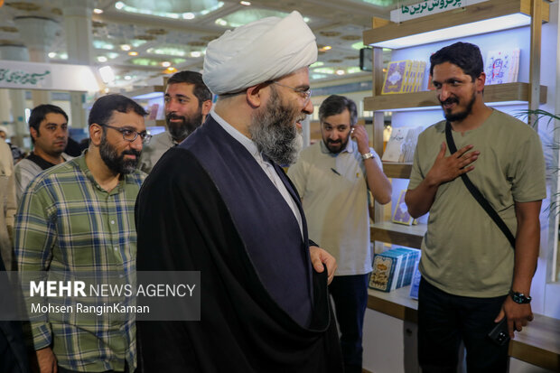 بازدید رئیس سازمان تبلیغات اسلامی از سی و ششمین نمایشگاه بین المللی کتاب