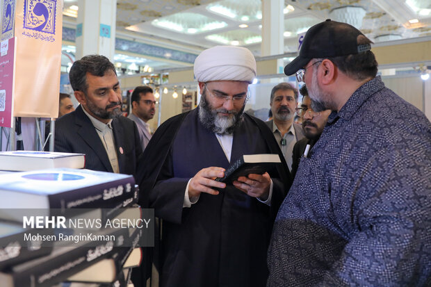 بازدید رئیس سازمان تبلیغات اسلامی از سی و ششمین نمایشگاه بین المللی کتاب