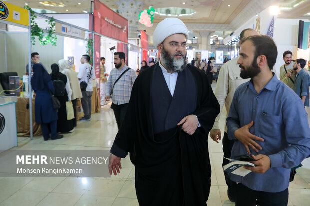 بازدید رئیس سازمان تبلیغات اسلامی از سی و ششمین نمایشگاه بین المللی کتاب