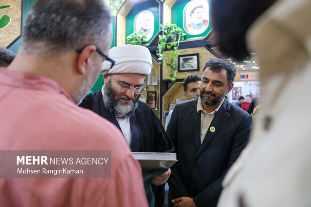 بازدید رئیس سازمان تبلیغات اسلامی از سی و ششمین نمایشگاه بین المللی کتاب