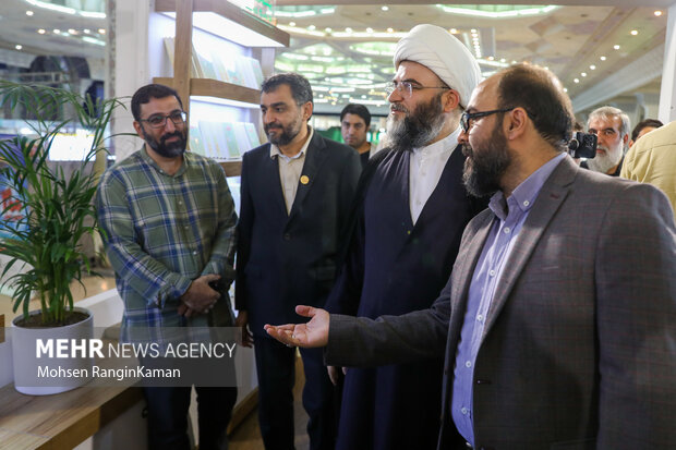 بازدید رئیس سازمان تبلیغات اسلامی از سی و ششمین نمایشگاه بین المللی کتاب