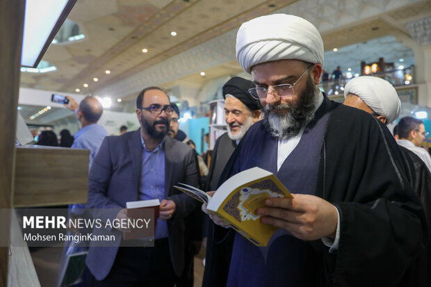 بازدید رئیس سازمان تبلیغات اسلامی از سی و ششمین نمایشگاه بین المللی کتاب