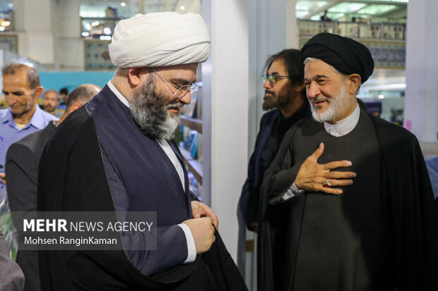 بازدید رئیس سازمان تبلیغات اسلامی از سی و ششمین نمایشگاه بین المللی کتاب