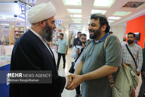 بازدید رئیس سازمان تبلیغات اسلامی از سی و ششمین نمایشگاه بین المللی کتاب