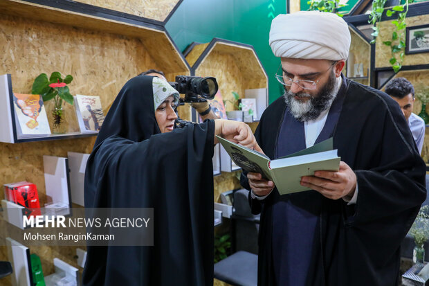 بازدید رئیس سازمان تبلیغات اسلامی از سی و ششمین نمایشگاه بین المللی کتاب