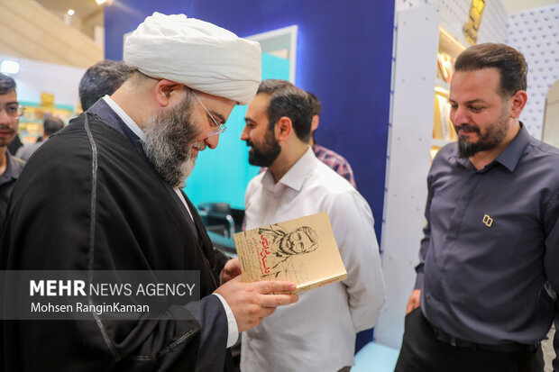 بازدید رئیس سازمان تبلیغات اسلامی از سی و ششمین نمایشگاه بین المللی کتاب