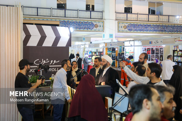 بازدید رئیس سازمان تبلیغات اسلامی از سی و ششمین نمایشگاه بین المللی کتاب