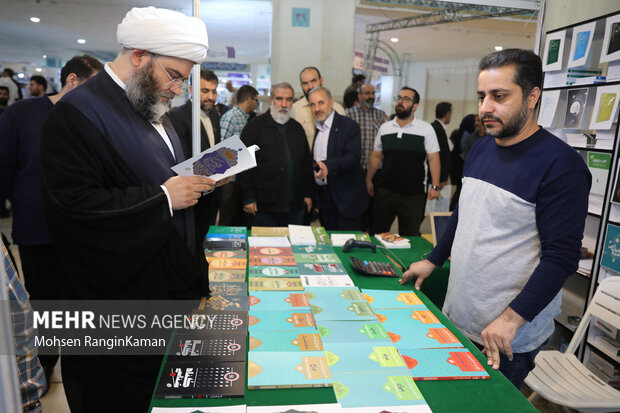 بازدید رئیس سازمان تبلیغات اسلامی از سی و ششمین نمایشگاه بین المللی کتاب
