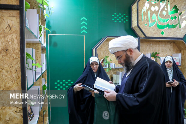 بازدید رئیس سازمان تبلیغات اسلامی از سی و ششمین نمایشگاه بین المللی کتاب