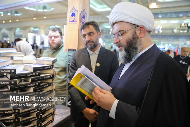 بازدید رئیس سازمان تبلیغات اسلامی از سی و ششمین نمایشگاه بین المللی کتاب
