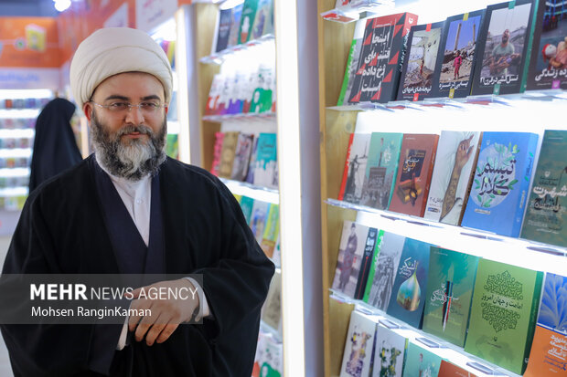 بازدید رئیس سازمان تبلیغات اسلامی از سی و ششمین نمایشگاه بین المللی کتاب