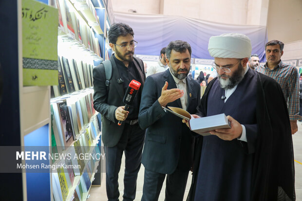 بازدید رئیس سازمان تبلیغات اسلامی از سی و ششمین نمایشگاه بین المللی کتاب