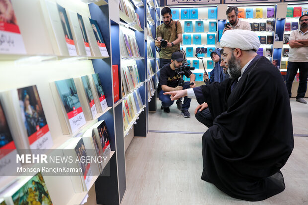 بازدید رئیس سازمان تبلیغات اسلامی از سی و ششمین نمایشگاه بین المللی کتاب