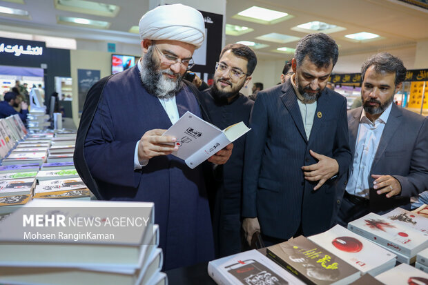 بازدید رئیس سازمان تبلیغات اسلامی از سی و ششمین نمایشگاه بین المللی کتاب