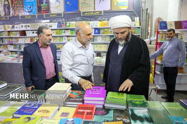 بازدید رئیس سازمان تبلیغات اسلامی از سی و ششمین نمایشگاه بین المللی کتاب