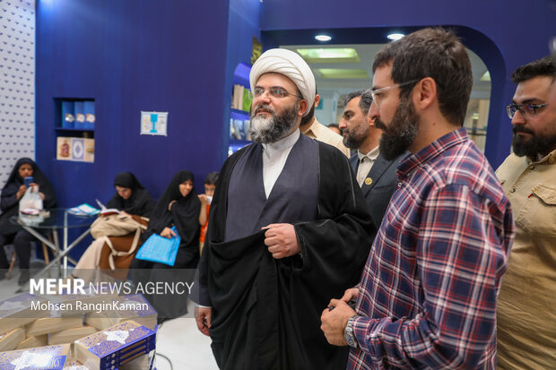 بازدید رئیس سازمان تبلیغات اسلامی از سی و ششمین نمایشگاه بین المللی کتاب