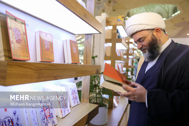 بازدید رئیس سازمان تبلیغات اسلامی از سی و ششمین نمایشگاه بین المللی کتاب