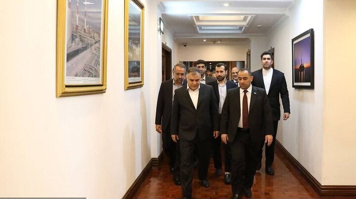 وزير الكهرباء العراقي يلتقي وزير النفط الايراني في طهران وزير الكهرباء العراقي يلتقي وزير النفط الايراني في طهران