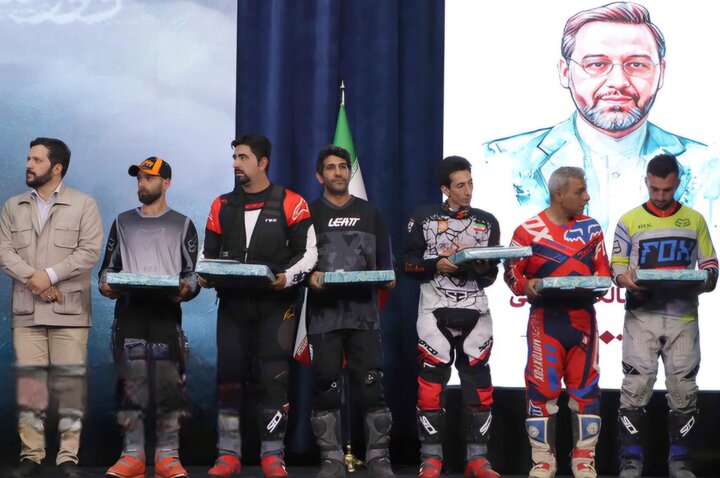 مراسم رونمایی و اکران مستند موتورسواران در تبریز برگزار شد