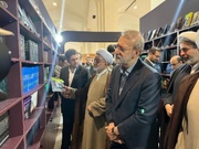 بازدید لاریجانی از غرفه انتشارات دانشگاه بین‌المللی اهل‌بیت (ع)