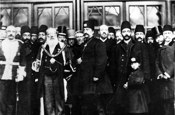 مبنای میرزای شیرازی برای ورود روحانیت به سیاست؛موضع روشنفکران چه بود؟