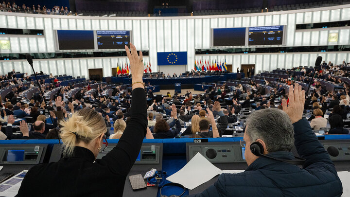 EU approves new package of sanctions against Russia
