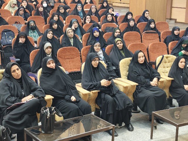 الگوی سوم زن مسلمان با تکیه بر آموزههای اسلامی ترسیم میشود