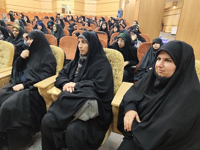 الگوی سوم زن مسلمان با تکیه بر آموزههای اسلامی ترسیم میشود