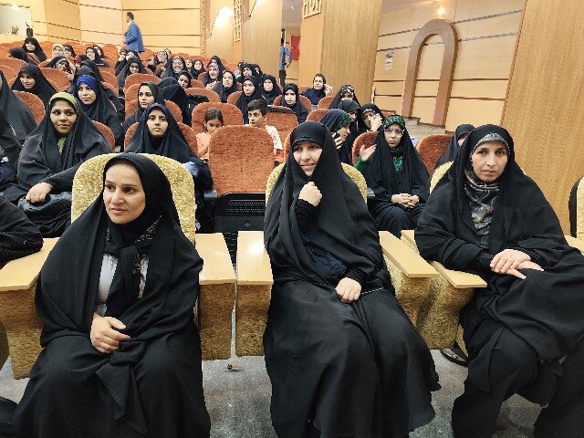 الگوی سوم زن مسلمان با تکیه بر آموزههای اسلامی ترسیم میشود