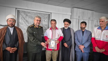 از خودگذشتگی امدادگران ستودنی است
