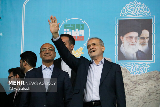 رئیس‌جمهور کرمانشاه را به مقصد تهران ترک کرد