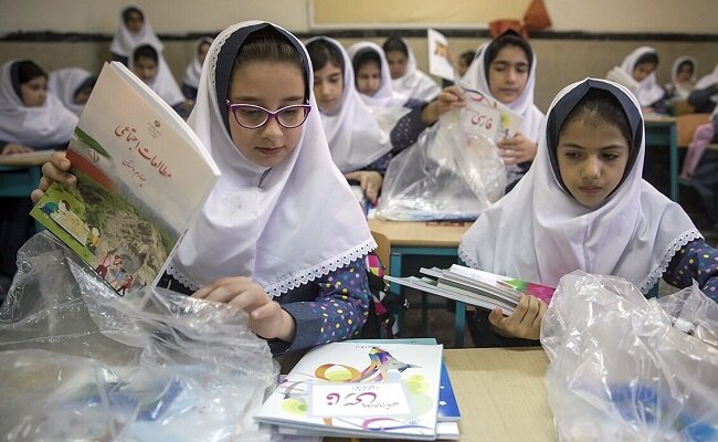 بارانداز شپش در مدارس خراسان شمالی؛ شیوع شپش در بین دختران دانش آموز بارانداز شپش در مدارس خراسان شمالی؛ شیوع شپش در بین دختران دانش آموز