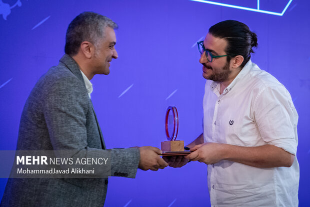 علی حدادی اصل برگزیده قسمت عکس برای اثر «پرواز» از خبرگزاری مهر 