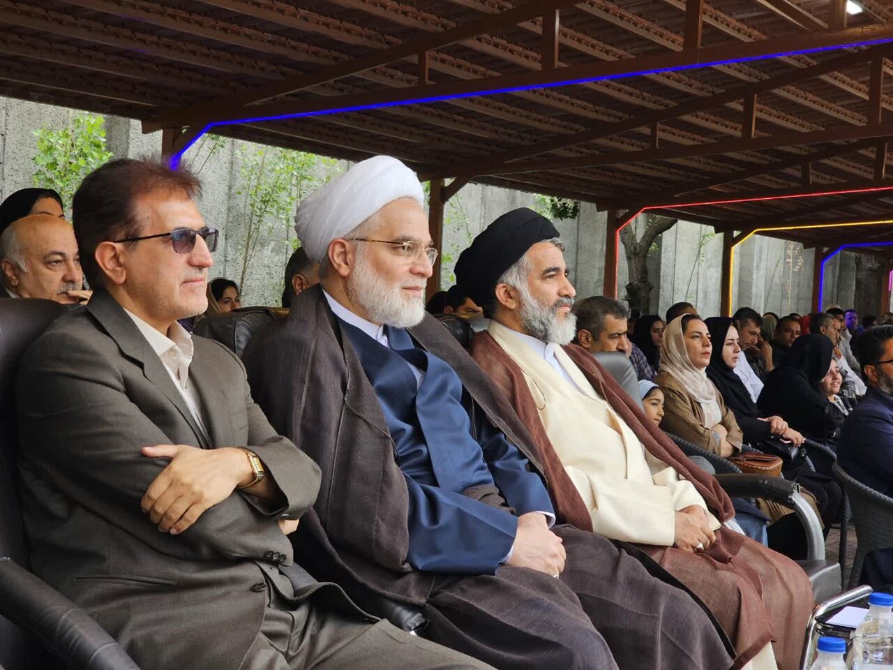 خواندن، تلاوت تدبر، حفظ و عمل راهکارهای انس با قرآن کریم است