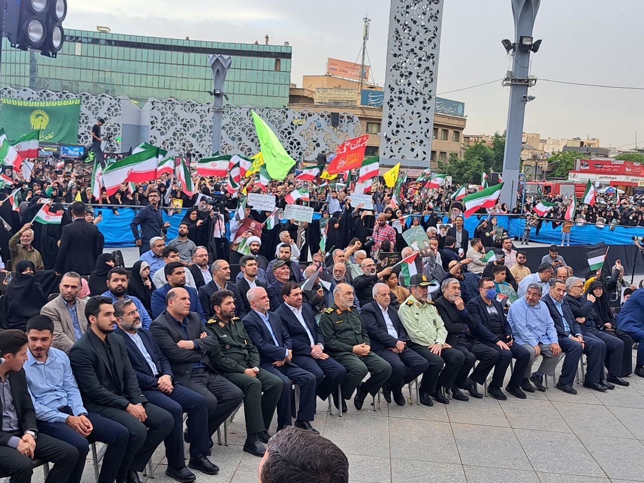 حضور مقامات لشکری و کشوری در مراسم شهدای خدمت در میدان امام حسین (ع)