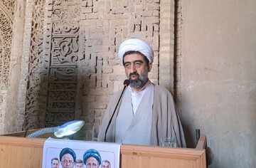 امام جمعه موقت اردستان:مسئولان اعتماد به توانایی‌های داخلی داشته باشند