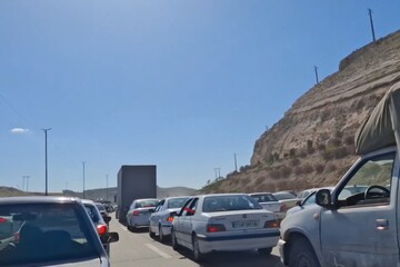 محور اصلی مشهد-تهران در محدوده سمنان با ترافیک سنگین مواجه است