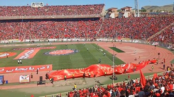 اهتزار پرچم بزرگ تراکتور در جو بی نظیر یادگار امام تبریز