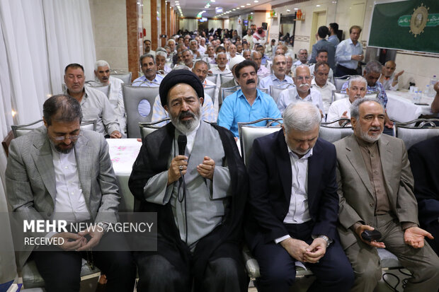 مراسم دعای کمیل زائران ایرانی در مدینه منوره