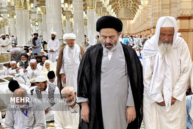 نماز جماعت در مسجد النبی (ص)